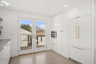 915 S Pine Creek Rd, Fairfield, CT 06824 - Photo 7