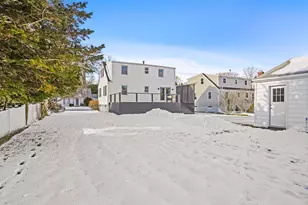 915 S Pine Creek Rd, Fairfield, CT 06824 - Photo 19