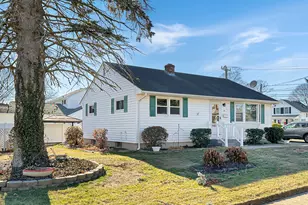 61 Smith St, East Lyme, CT 06357 - Photo 11