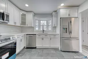 51 Pembroke St, Hartford, CT 06112 - Photo 3