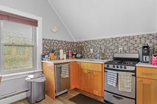 28 Dolsen Pl, Stamford, CT 06901 - Photo 23