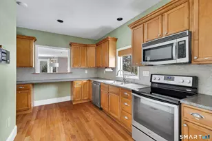 17 Harwich Ln, West Hartford, CT 06117 - Photo 9