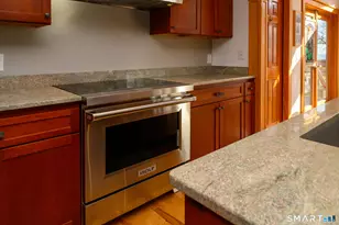 11 Woodsea Pl, Waterford, CT 06385 - Photo 7