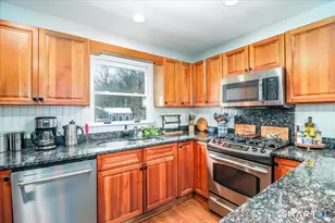 40 Toll House Ln, Fairfield, CT 06825 - Photo 9