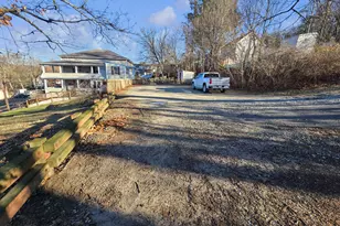 129 Mechanics St, Putnam, CT 06260 - Photo 33