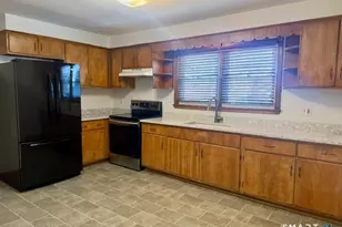 60 Baggot St, West Haven, CT 06516 - Photo 3