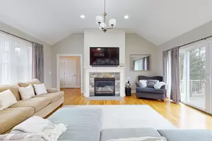 1012 Maple St, Rocky Hill, CT 06067 - Photo 9