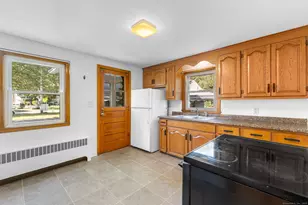 404 Elmwood Dr, Windsor Locks, CT 06096 - Photo 9