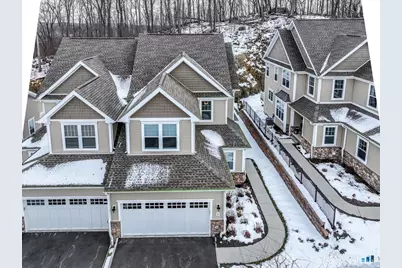 32 Hunting Ridge Lane #32, Bethel, CT 06801 - Photo 3