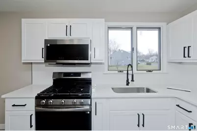 2 Pearl St Extension, Enfield, CT 06082 - Photo 9