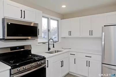 2 Pearl St Extension, Enfield, CT 06082 - Photo 15