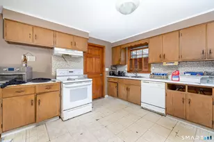 32 Forest Ct N, Hamden, CT 06518 - Photo 9