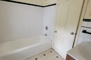 41 Clarendon Ave, West Hartford, CT 06110 - Photo 13