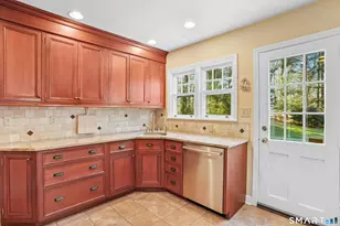 21 Bohus Ln, Easton, CT 06612 - Photo 11