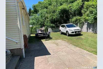 570 Chase Avenue, Waterbury, CT 06704 - Photo 9