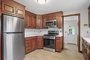 8 Raleigh Rd, Bridgeport, CT 06606 - Photo 7