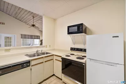 82 Crown Knoll Court #APT 151, Groton, CT 06340 - Photo 5