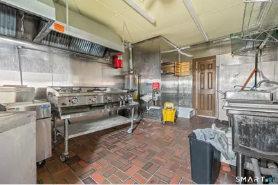 1622 Thomaston Avenue, Waterbury, CT 06704 - Photo 7