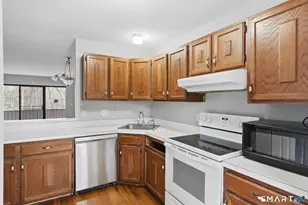 135 Wellington Dr, Farmington, CT 06032 - Photo 5