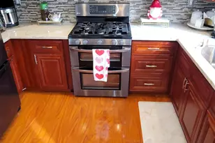 30 Grove Pl, Danbury, CT 06810 - Photo 3