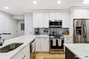 32-1/2 Village Rd, Milford, CT 06460 - Photo 7