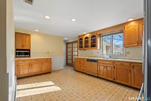 175 Old Farm Dr, Newington, CT 06111 - Photo 3