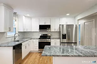 5 Candlewood Dr, Bloomfield, CT 06002 - Photo 5