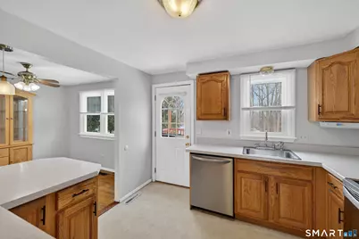 63 Spice Hill Drive, Meriden, CT 06451 - Photo 5