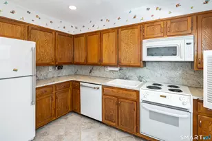 240 Wardwell St, Stamford, CT 06902 - Photo 7