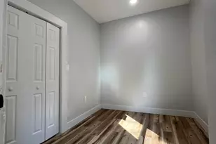 81 Myrtle St, Meriden, CT 06450 - Photo 7