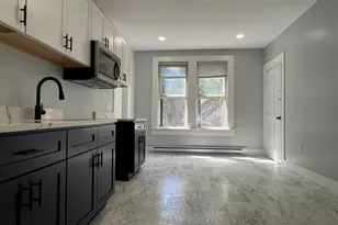 81 Myrtle St, Meriden, CT 06450 - Photo 15