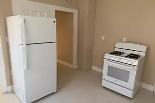 597 Ogden St, Bridgeport, CT 06608 - Photo 9