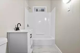 37 Plaza Ave, Waterbury, CT 06710 - Photo 13