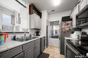 211 Carriage Crossing Ln, Middletown, CT 06457 - Photo 9