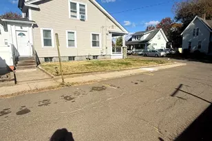 16 Holbrook Ct, Ansonia, CT 06401 - Photo 5