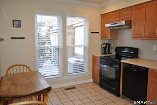 9 Maple Ln, Avon, CT 06001 - Photo 7