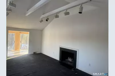 33 Wood Pond Road, West Hartford, CT 06107 - Photo 3