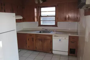 37 Graham Rd, East Hartford, CT 06118 - Photo 7