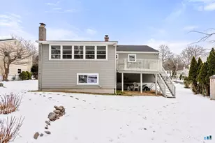 293 Sigwin Dr, Fairfield, CT 06824 - Photo 5