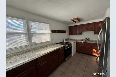 34 Seaver Circle, Bridgeport, CT 06606 - Photo 7