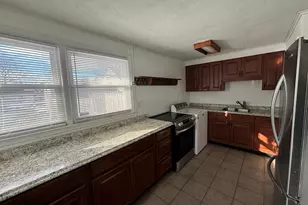 34 Seaver Cir, Bridgeport, CT 06606 - Photo 7