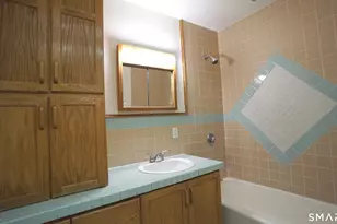 42 Woodbridge St, Manchester, CT 06042 - Photo 15