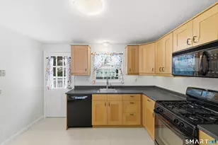 10 College St, Clinton, CT 06413 - Photo 15