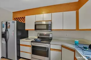 594 E Center St, Manchester, CT 06040 - Photo 7