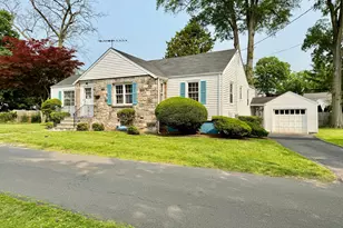 14 Hedge Dr, Norwalk, CT 06851 - Photo 3