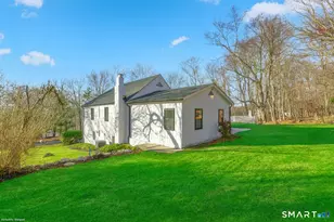 8 Fulton Dr, New Fairfield, CT 06812 - Photo 5