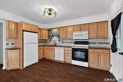 40 Sunrise Circle, Wallingford, CT 06492 - Photo 5