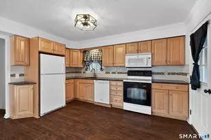 40 Sunrise Cir, Wallingford, CT 06492 - Photo 5