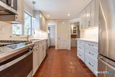 246 Steele Road, West Hartford, CT 06117 - Photo 3