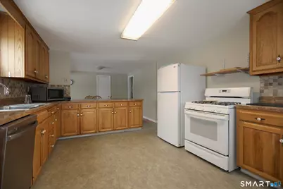 819 Matianuck Avenue, Windsor, CT 06095 - Photo 5